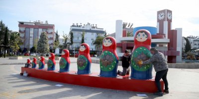 Matruşkalar 'savaş' tahribatı sonrası yeniden Dostluk Parkı'nda