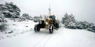 Kaş'ta kar mücadelesi