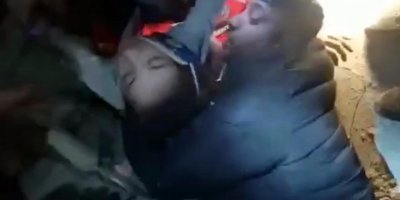 10 yaşındaki Melek, 41 saat sonra enkazdan sağ çıkarıldı