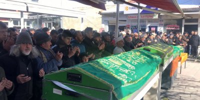 Depremde hayatını kaybeden anne ve 3 çocuğu toprağa verildi