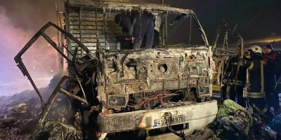 İzmir'den deprem bölgesine giden yardım TIR'ı yandı