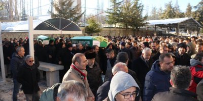 Depremde hayatını kaybeden 5 kişilik aile son yolculuklarına uğurlandı