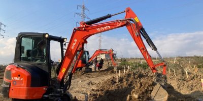 Antalya Büyükşehir Belediyesi Hatay'da cenazeleri defnediyor