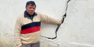 Zemini yarılan, duvarları çatlayan evlerinde yıllardır korku içinde yaşıyorlar