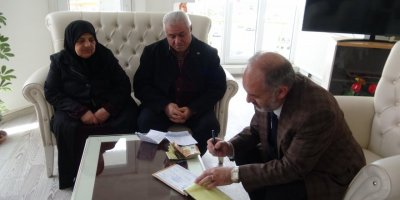Gurbetçi çift umre parasını depremzedelere bağışladı