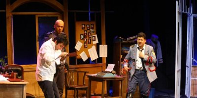 AŞT'nin yeni oyunu, 'Polisler' seyirciyle buluştu