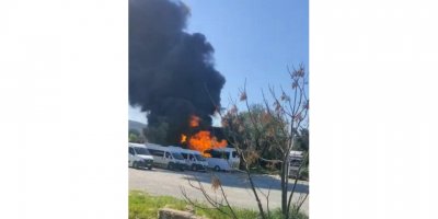 Bodrum'da okul servisi, alev alev yandı