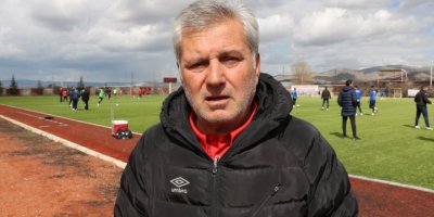 Depremi yeşil sahada unutmaya çalışıyor