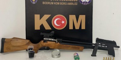Otomobilinde silah ve uyuşturucuyla yakalanan şüpheli adli kontrolle serbest
