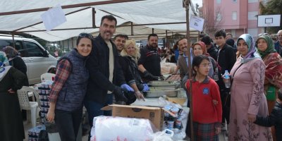 Korkuteli'nde öğrencilerden depremzedeler için kermes