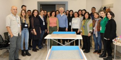 Deprem travmasını kum oyunu ile atlatacaklar