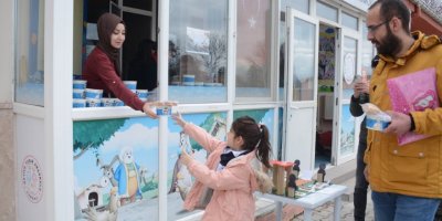 Anaokulunda öğrenci ve velilere ekmek ve hoşaf ikramı
