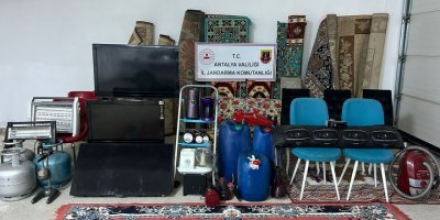 Konyaaltı'ndaki 13 hırsızlık olayının 8 şüphelisi tutuklandı