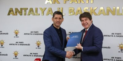 Menderes Türel, adaylık başvurusunu il başkanlığına yaptı