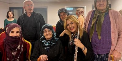 Huzurevi sakinlerine flütlü moral