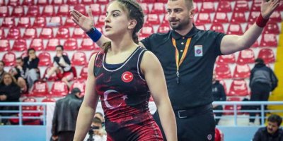 Burdurlu güreşçilere milli davet