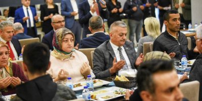 Vali Ersin Yazıcı, vatandaşlarla iftar yaptı