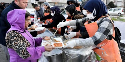 Zeytinköy'de dualı, çocuklar için palyaçolu iftar