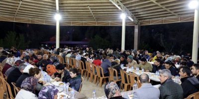 Marmaris Belediye Başkanı Oktay, vatandaşlarla iftarda buluştu
