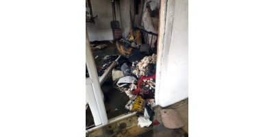 Evde çıkan yangında 2 bebekten biri öldü, diğeri yaralandı