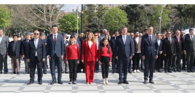 Burdur'da çelenk sunma töreni