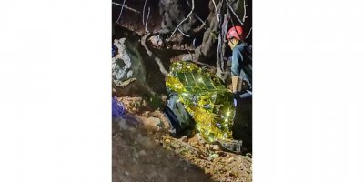 Yamaç paraşütü yapan Rus turist kayalıklara çakıldı