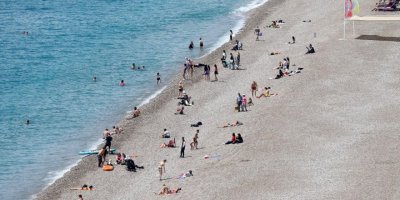 Antalya'da dün sağanak etkili oldu, bugün deniz havası