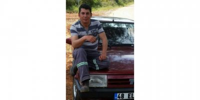 Kamyonete arkadan çarpan otomobilin sürücüsü öldü