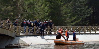 Okul gezisinde gölete düşen 2 öğrenci kurtarıldı, onları kurtaran 2'si öğrenci 4 kişi boğuldu (3)- Yeniden