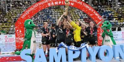 Yalıkavakspor'un kupa sevinci
