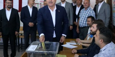 Oyunu Antalya'da kullanan Çavuşoğlu: Zarfa zor sığdı, katla katla bitmedi