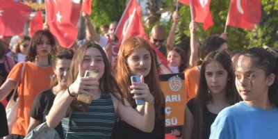 Bodrum'da '19 Mayıs' coşkusu; Sefo, hayranlarına unutulmaz anlar yaşattı