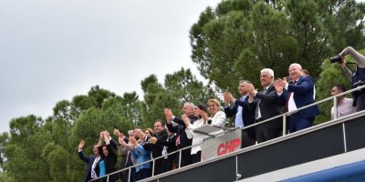 CHP'li Özel: Davulla zurna ile tüm Suriyelileri memleketine göndereceğiz