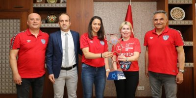 Rektör Özkan Avrupa şampiyonlarını ağırladı