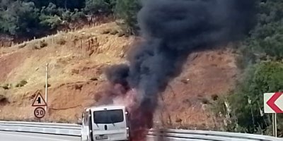 Seyir halindeki araç yandı