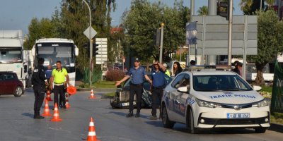 Midibüs ile otomobil çarpıştı; 12 yaralı