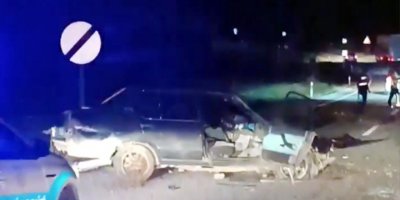 Domuzlara çarpan otomobilden fırlayan kadın, başka bir aracın altında kaldı