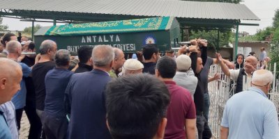 Şehit öğretmenin babası toprağa verildi