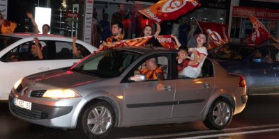 Şampiyonun 'derbi' coşkusu
