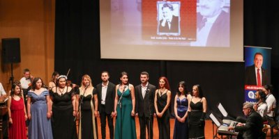 Konserde sürpriz evlilik teklifi