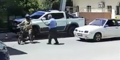 Sürücüler kavga ederken motosikleti çaldı