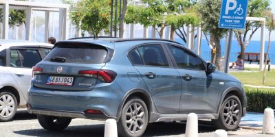 Konyaaltı sahilinde engelli aracı park problemi