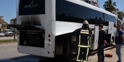 Tur otobüsündeki yangın büyümeden söndürüldü
