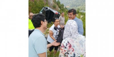 Eski Bakan Zeybekci kazada yaralandı