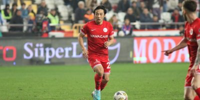 Antalyaspor'da Japon orta saha Nakajima ile yollar ayrıldı
