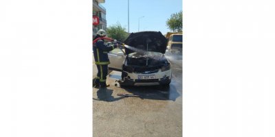 Seyir halindeki otomobil yandı