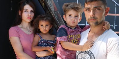 Kirayı ödeyecek kadar geliri olmadığı için 2 çocuğuyla, 4 aydır sokakta yaşıyor