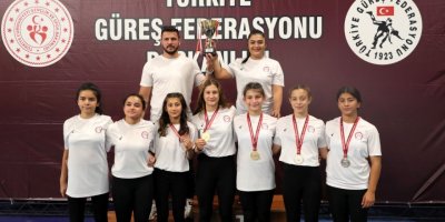 Burdurlu güreşçilerden 5 madalya