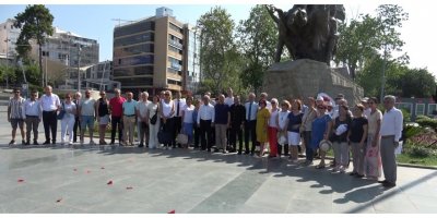 Lozan Barış Antlaşması'nın yıldönümünde anıta çelenk