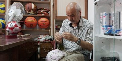 42 senedir top tamiratı yapıyor